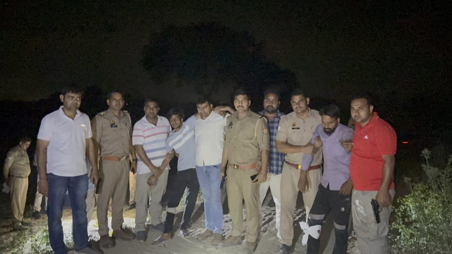 Four miscreants of inter-district wire thief gang injured in encounter
