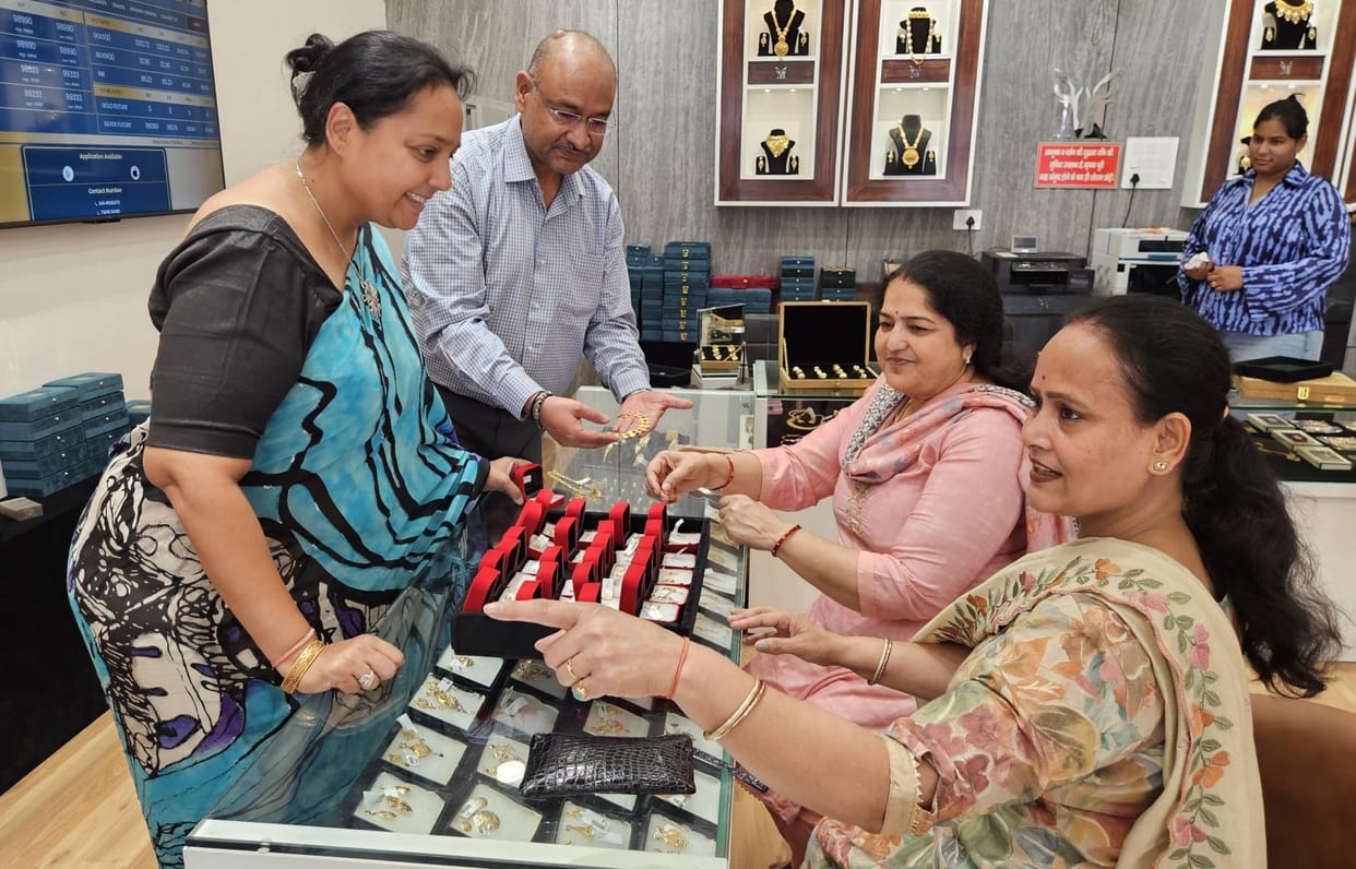 Gold's shine remains intact, demand for light jewellery increases