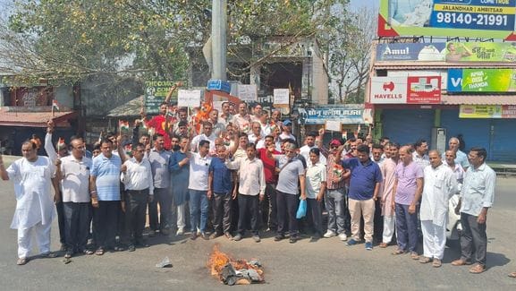 In protest against Pahalgam attack, market was closed and effigy of Pakistan was burnt