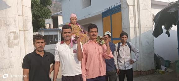 Claims are in the air, patients have to rely on doli (palanquin)