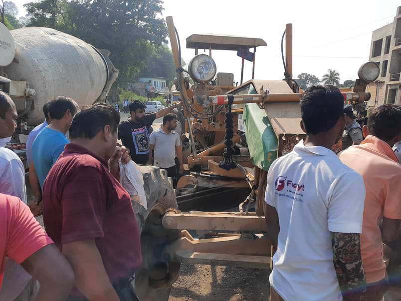 Worker died after coming under a machine, family members blocked the road for six hours