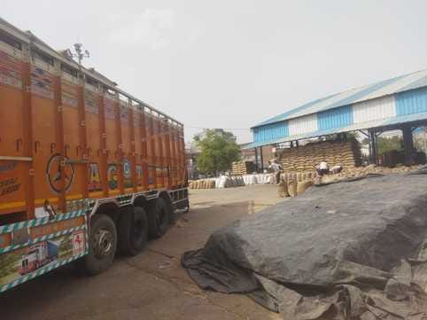 The lifting process is slow, 1.35 lakh quintals of mustard and 32 thousand quintals of wheat are left to be lifte