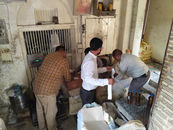 Savariya Oils warehouse sealed, mustard oil samples taken from two wholesalers