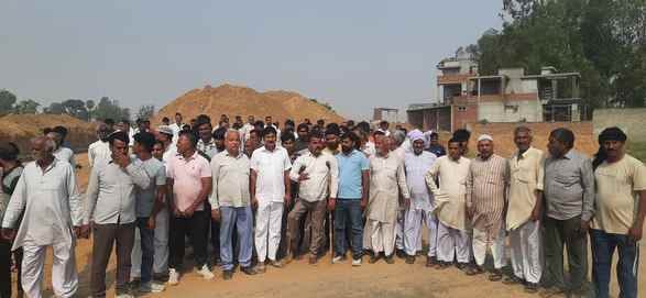 Villagers demonstrated to demand a service road