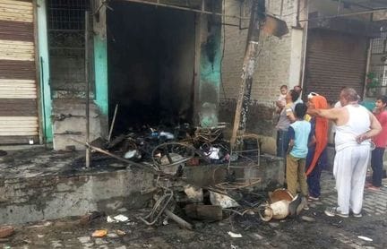 Fire broke out in grocery shop due to short circuit