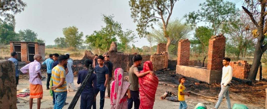 Fire broke out in thatched houses, bike and other items burnt
