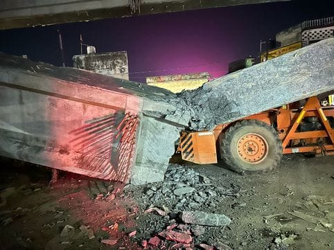 The girder broke and fell, the crane got damaged