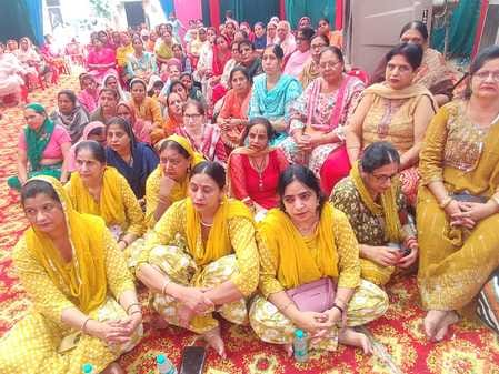 Market filled with excitement on Akshat Tritiya, customers flocked