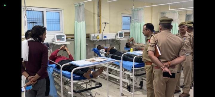 Two journalists who came between the vehicles of SSP and DM got injured