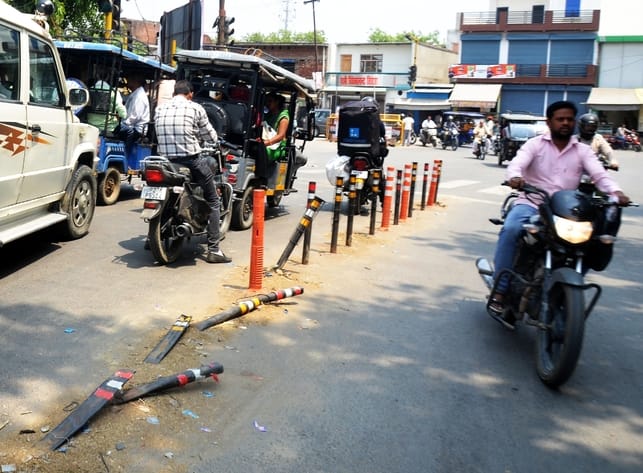 Dividers will be made by placing stones on the intersections, traffic booths will be built at three places