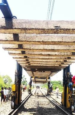 Old railway tracks are being replaced in a few hours with the help of PQRS machine
