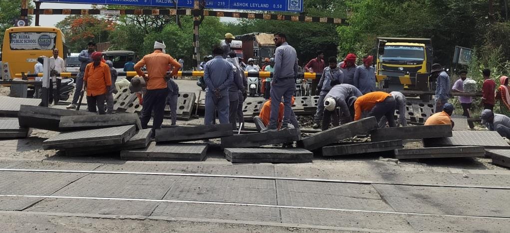 Due to repair of railway gate, vehicular movement was disrupted