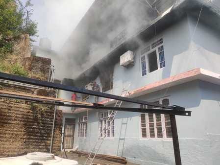 Fire broke out in the house, goods kept on one floor turned to ashes, loss worth lakhs
