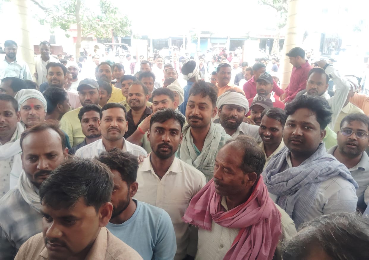 The protest of dismissed contract workers continued on the second day as well