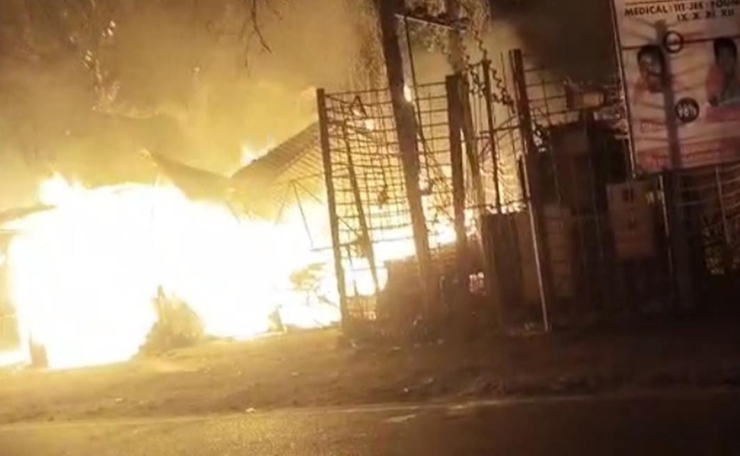 Fire breaks out in illegal furniture factory