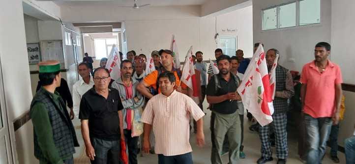 Demonstration of apple growers association in Balichowki