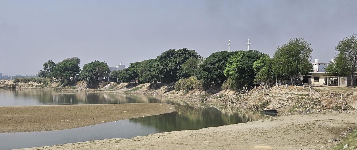 After land, now Badhari village is in the grip of Rapti