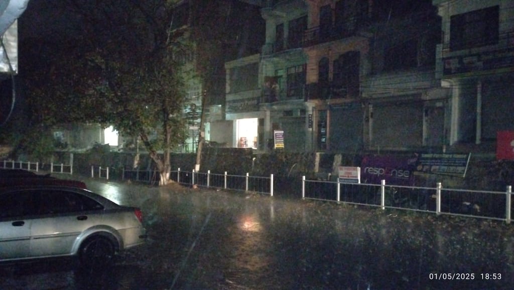 Heavy hailstorm and rain in the district, mango crop damaged