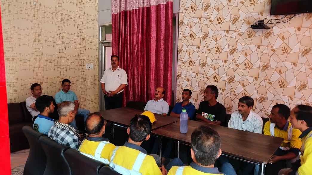 Discussion on the problems of laborers on National Labor Day