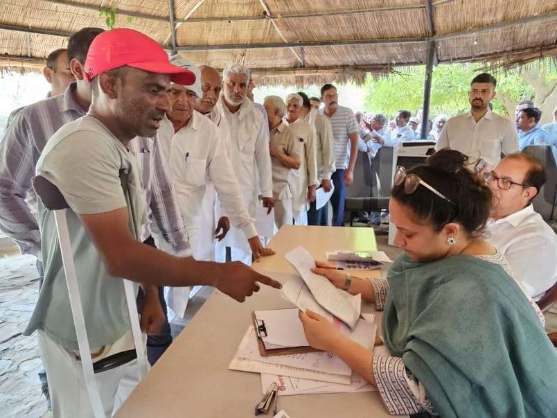 Health Minister Arti Singh Rao heard the problems