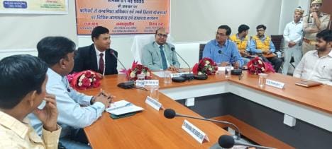 District Judge told the workers about their rights