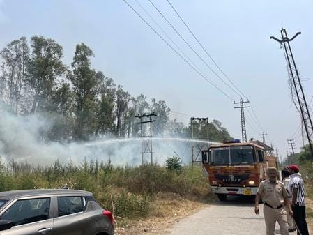 Fire broke out due to short circuit behind KU's Bhagat Singh Hostel, accident averted