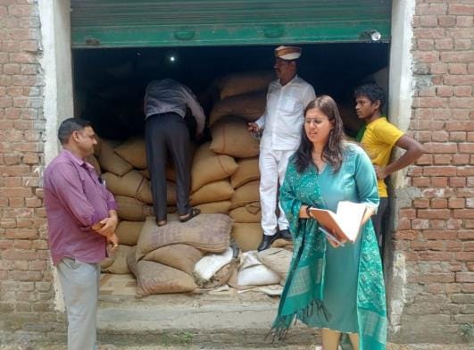 Illegal storage of 999 quintals of wheat caught in four warehouses