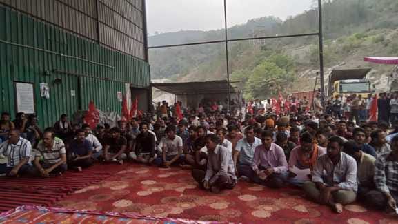 Workers in Dhaulasidh and Dhaneta were told about their rights and government schemes