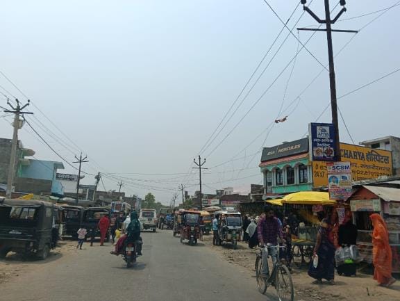 Auto stand on the road in Nandaur market makes movement difficult due to daily jam