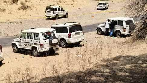 Balotra News Encounter between poppy smugglers and police one injured and another smuggler arrested car seized