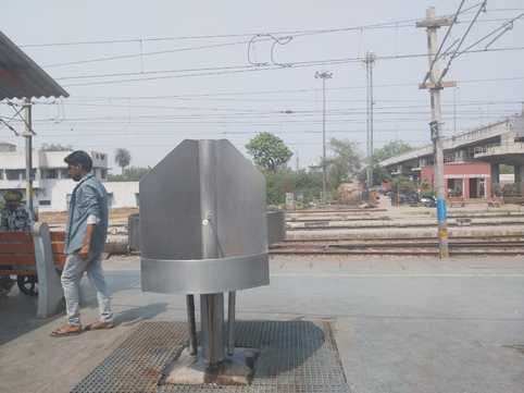 Passengers' throats are getting dry at the railway station, hot water is coming out of water coolers too