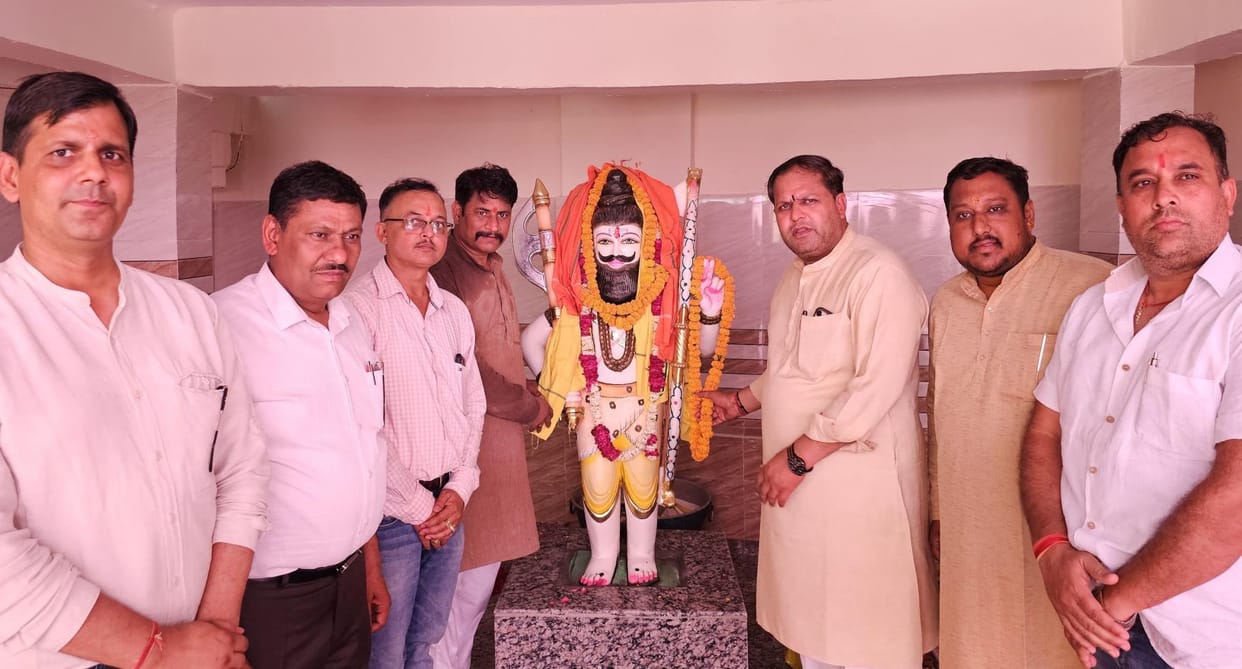 The statue of Lord Parshuram was unveiled