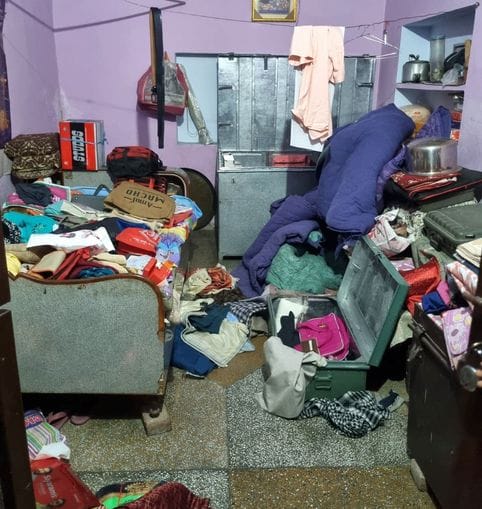 Lakhs stolen from doctor's house in broad daylight
