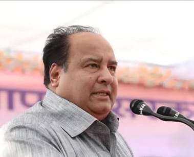 Chhindwara News: BJP leader father and son narrowly escape car accident