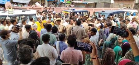 Laborer dies of snakebite, doctor accused of negligence, uproar