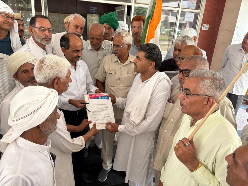 Condemnation of making an apology in uniform, Haryana Police Employees Association protested