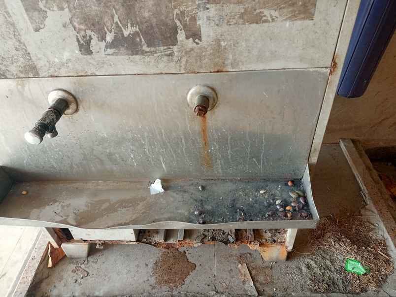 There is no cleanliness and drinking water in the hostel, education is getting affected