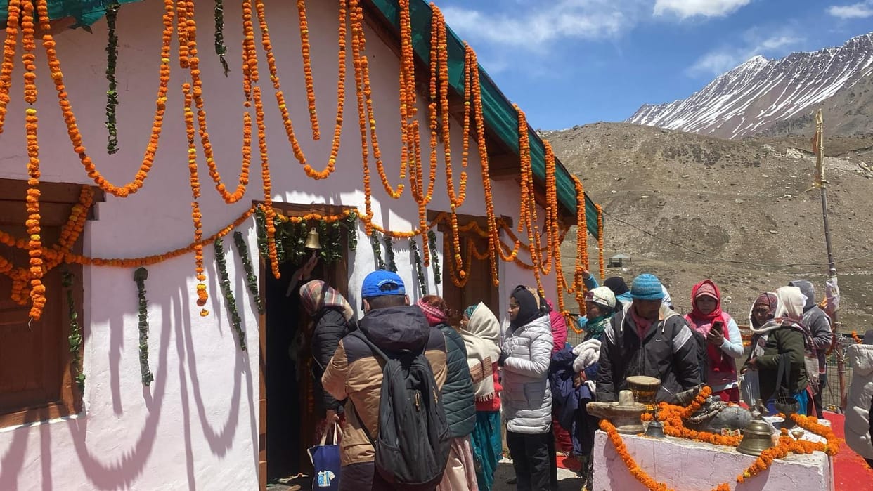 The doors of the Shiv-Parvati temple opened with the announcement of Bhole