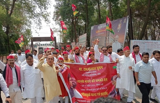 SP workers protest against Karni Sena