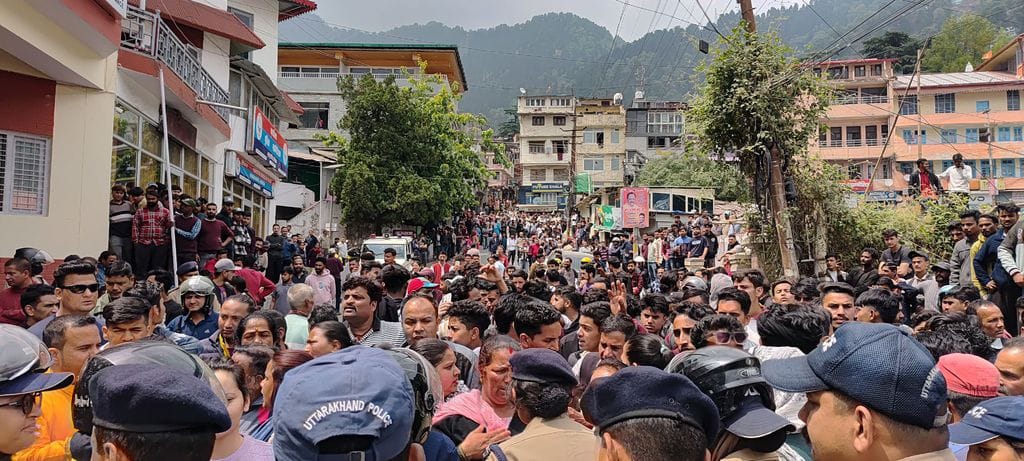 When the crowd was stopped from moving towards Usman's house, people reached there hiding