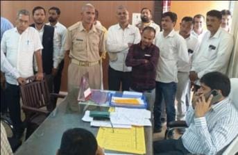 Advocates protested in SDM's chamber