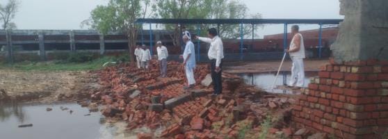 A solar plant worth ten lakhs was uprooted in a Gaushala due to storm, wall collapsed