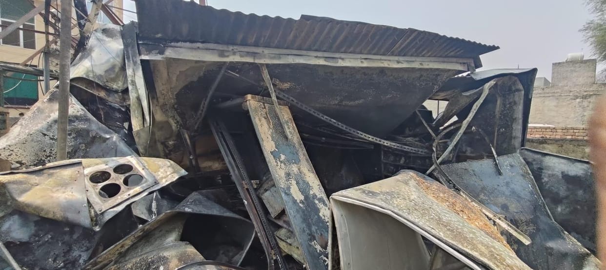 Fire broke out in mobile tower, batteries burst due to explosion