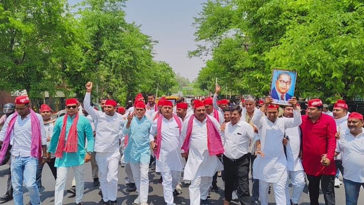SP workers protest against Karni Sena