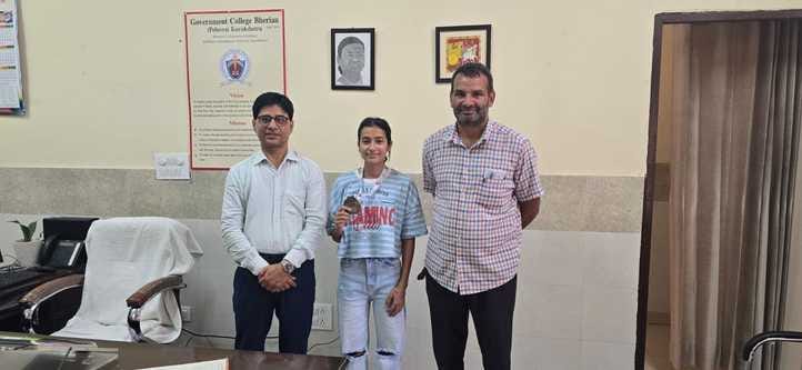 Ayushi won the gold medal in the 400 meter relay race of the National Open Championship