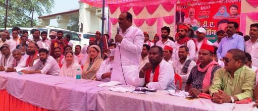 Workers are angry over attack on SP MP Suman