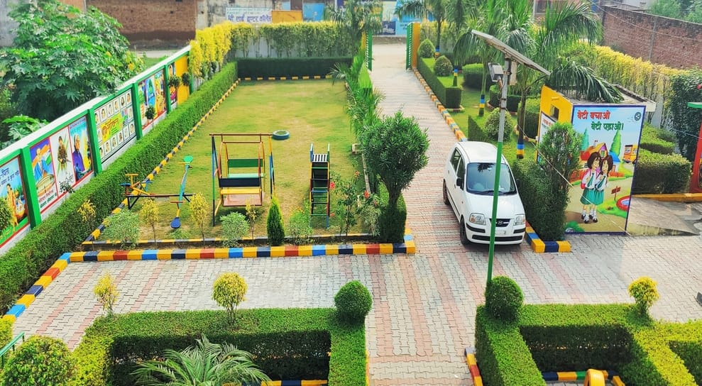 Such a government school, parents are taking them out from private schools and getting them admission