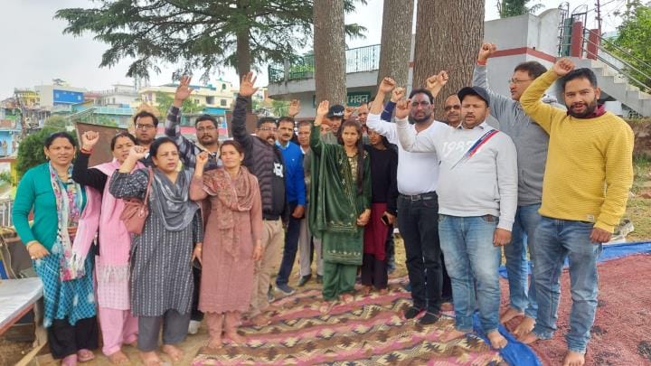 The Lohaghat Sangharsh Samiti's protest for water continued for the second day
