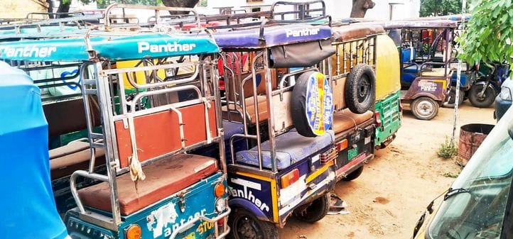 1412 e-rickshaws running without registration seized
