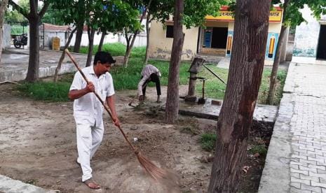 Not the sanitation worker, the Pradhan swept the village